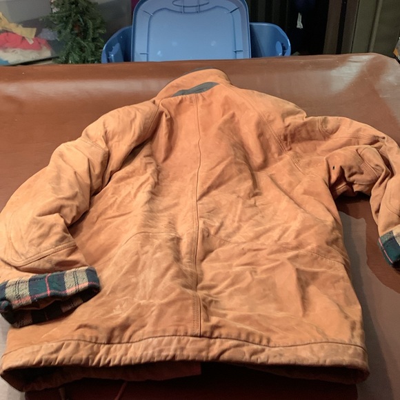 Women’s large 100% leather coat. Good used condition (see photos) Izzy brand - Picture 6 of 6